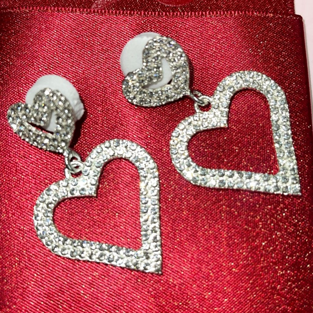 New! Heart earrings in silver filled with rhinestones for a beautiful look